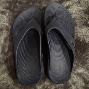 oofos flipflops